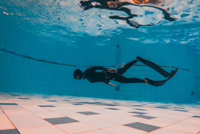 INDOOR SCUBA DIVING