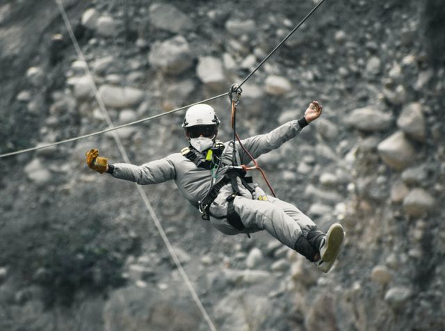ZIP LINE