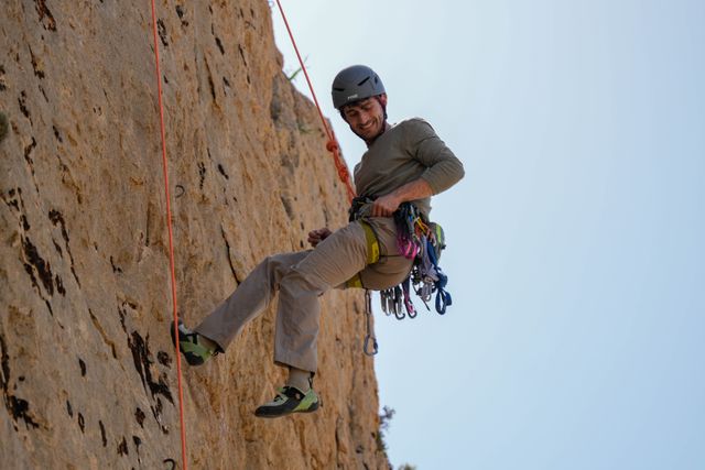 ROCK CLIMBING Wall