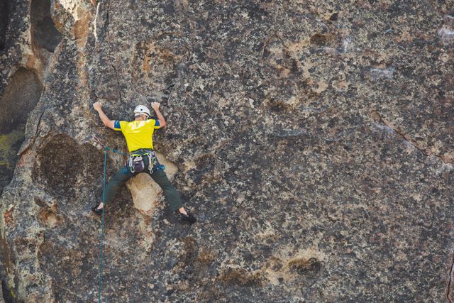 ROCK CLIMBING Wall
