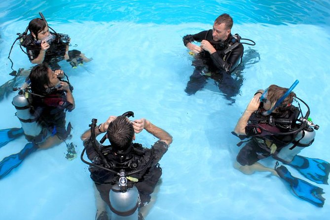 INDOOR SCUBA DIVING